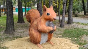 В Центральном парке Йошкар-Олы установили огромную белку